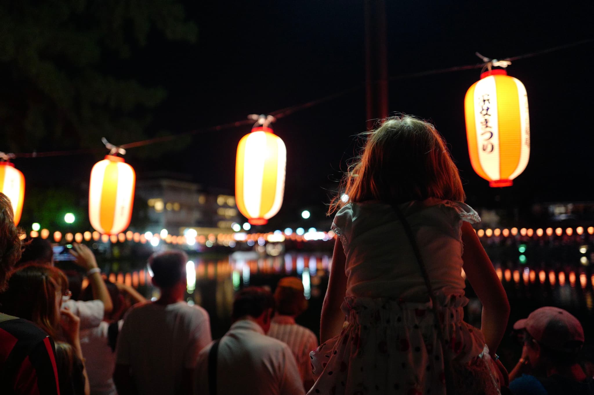 在肩膀上耐心等待